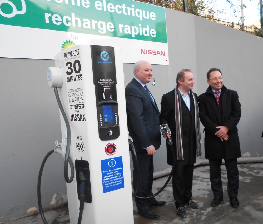 Installation of the fist CHAdeMO charge point in Paris in 2013